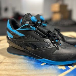 9.5 men’s Reebok Pump Lifters